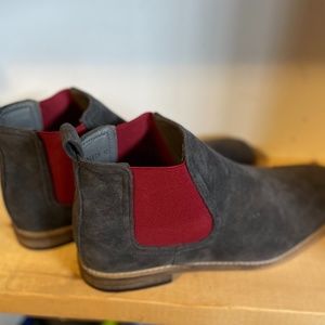 Mens gray suede Calvin Chelsea boot size 10